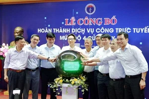 Đến ngày 31-12 thay thế toàn bộ sổ khám sức khoẻ bằng giấy sang điện tử