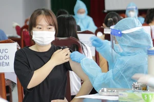 Giám đốc Sở GĐ-ĐT Hà Nội “đính chính” phát ngôn về vaccine Covid-19