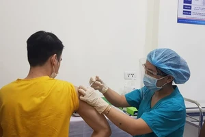 Người Việt Nam ở nước ngoài nhập cảnh về nước được tiêm vaccine Covid-19 miễn phí