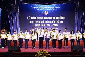 Tuyên dương 759 học sinh giỏi tiêu biểu của Thủ đô