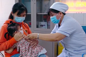 Tiêm chủng mở rộng “khát” vaccine, WHO và UNICEF hỗ trợ khẩn cấp 