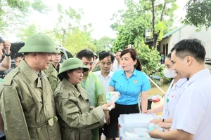 Bảo đảm an toàn tuyệt đối tính mạng, sức khỏe người dân vùng “rốn lũ” của Hà Nội 