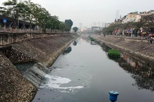 Làm sạch sông Tô Lịch: Trước mắt lấy nước sông Hồng và nguồn nước sau xử lý của nước thải hồ Tây