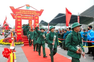 Hơn 4.400 thanh niên Thủ đô hồ hởi lên đường nhập ngũ