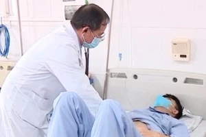 Nam thanh niên 20 tuổi bị nhiễm sán dây chó, giun lươn và sán lá gan lớn