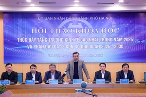 Hà Nội dễ bị “tổn thương” khi phát triển kinh tế phụ thuộc nhiều vào dịch vụ 