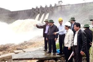 Thủy điện Bình Điền vận hành xả lũ trong điều kiện một số điểm sạt lở công trình này trong đợt mưa lũ vừa qua mới khắc phục tạm thời