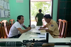 Vũ khí công an thu giữ từ xe 7 chỗ 