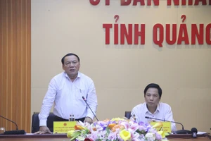 Nguyễn Văn Hùng, Bí thư Tỉnh ủy Quảng Trị phát biểu chỉ đạo tại họp báo cáo tình hình triển khai, thực hiên công tác phòng chống dịch Covid -19 trên địa bàn Quảng Trị vào sáng 10-3 