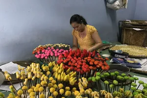Nguyên liệu làm bánh đơn giản đòi hỏi sự sáng tạo, tỉ mỉ của người làm bánh.