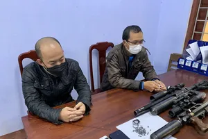 Hà và Thiệu cùng tang vật 
