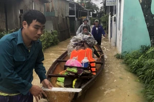 Hỗ trợ thai phụ chuyển dạ thành công trong ngày mưa lũ