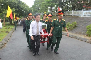 Truy điệu và an táng 30 hài cốt liệt sĩ tìm thấy ở lèn đá Cô Loong