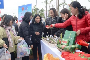 Đổi rác thải lấy quà tại lễ phát động phong trào Ngày Chủ nhật tại Thừa Thiên Huế năm 2024