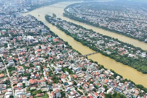 Cây cầu độc đạo Phú Lưu nằm trên đường Ưng Bình, TP Huế- tuyến đường bộ độc đạo nối cồn Hến- nơi sinh sống của 1.017 hộ dân với 4.104 nhân khẩu thuộc phường Vỹ Dạ với bên ngoài