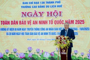 Phó Thủ tướng Thường trực Chính phủ Nguyễn Hòa Bình dự và phát biểu tại Ngày hội Toàn dân bảo vệ an ninh Tổ quốc năm 2025 tại Trường Cao đẳng Du lịch Huế