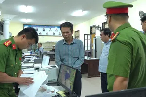 Cơ quan chức năng đọc lệnh khởi tố, bắt tạm giam Hoàng Văn Thắng
