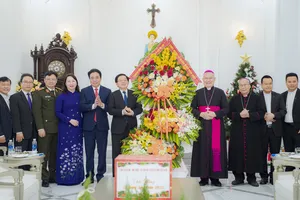 Phó Thủ tướng Hồ Quốc Dũng chúc mừng lễ Giáng sinh tại Tòa Giám mục Tổng Giáo phận Huế
