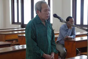 Dụ bé gái 5 tuổi vào phòng ngủ để hiếp dâm, lãnh án 10 năm tù