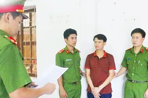 Cơ quan Công an đọc quyết định khởi tố và bắt Đặng Tiến Đức