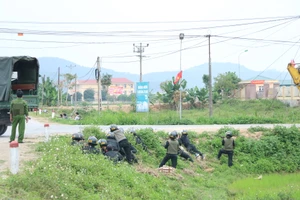 Lực lượng chức năng tham gia truy bắt đối tượng