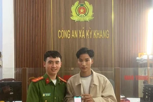 Em Đoàn Quang Vinh trình báo công an xã tìm người chuyển nhầm 200 triệu đồng để trả lại