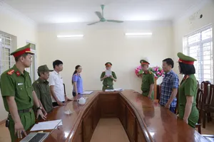 Khởi tố nguyên Chủ tịch UBND xã liên quan vụ để hư hỏng hàng trăm tấn xi măng