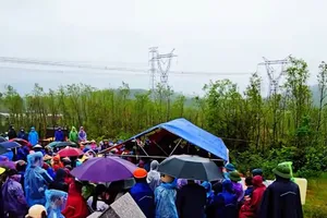 Gia đình, địa phương, hàng xóm và nhà trường tổ chức mai táng cho em N.K.M