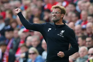 Jurgen Klopp không giữ được bình tĩnh bên ngoài sân. Ảnh: Getty Images