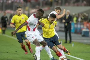 Radamel Falcao (giữa) trong trận hòa của Colombia trước chủ nhà Peru (1-1) ở vòng loại World Cup 2018. Ảnh: Getty Images 