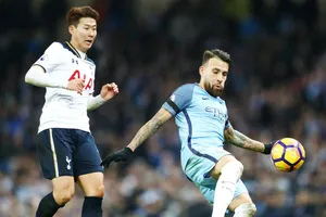 Nicolas Otamendi (phải) chói sáng và đã làm vơi đi nỗi lo mất Vincent Kompany. Ảnh: Getty Images 