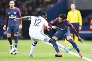 Neymar (phải) sẽ trở lại để sánh vai với Edinson Cavani và Kylian Mbappe trên hàng công của Paris SG. Ảnh: Getty Images