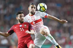 Không may xếp sau Bồ Đào Nha ở vòng loại, nhưng Ricardo Rodriguez (phải) và Thụy Sĩ xứng đáng có mặt tại Nga. Ảnh: Getty Images