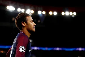 Cha Neymar đã đính chính lại thông tin chuyển đến Real là không thể. Ảnh: Getty Images