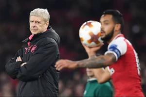 Arsene Wenger luôn tin là người duy nhất có thể giúp Arsenal thắng Premier League. Ảnh: Getty Images