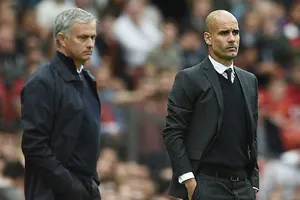Jose Mourinho liệu sẽ hóa giải được Pep Guardiola (phải) ở lần này? Ảnh: Getty Images 