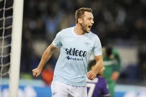 Barca muốn chiêu mộ De Vrij. Ảnh: Getty Images