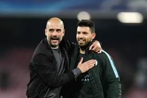 HLV Pep Guardiola (trái) đã không còn “vồn vã” với Sergio Aguero như trước. Ảnh: Getty Images