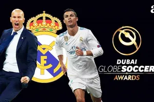 Ronaldo và Zidane được vinh danh. Ảnh: AS