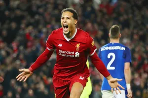 Virgil van Dijk mừng bàn thắng đưa Liverpool vào vòng 4 Cúp FA. Ảnh: Getty Images 