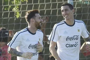 Di Maria lại một lần nữa “tỏ tình” với Messi và Barca. Ảnh: Getty Images