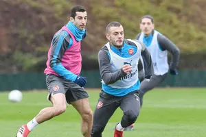 Henrikh Mkhitaryan (trái) có buổi tập đầu tiên cùng Arsenal. Ảnh: Getty Images  