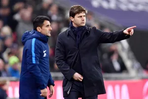 Mauricio Pochettino (phải) đang là một trong những nhà cầm quân được săn đón bật nhất. Ảnh: Getty Images 