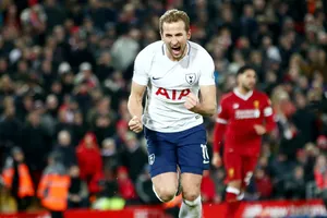Harry Kane mừng bàn thắng thứ 100 trong sự nghiệp tại Premier League. Ảnh: Getty Images