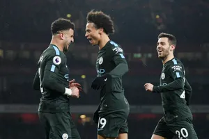 Leroy Sane (giữa) tỏa sáng để cùng các đồng đội tiến gần hơn chức vô địch. Ảnh: Getty Images