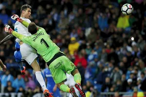 Ronaldo lập kỷ lục, qua đó giúp Real giành chiến thắng. Ảnh: Getty Images