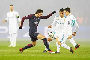 PSG (đen) đã để thua Real, qua đó tan vỡ giấc mơ vô địch Champions League. Ảnh: Getty Images.