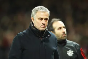 HLV Jose Mourinho thất vọng khi đã đánh rơi thêm 1 mục tiêu nữa của mùa giải. Ảnh: Getty Images 