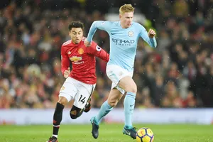 Kevin De Bruyne (phải) hy vọng tái đấu Man.United ở Etihad cũng sẽ là thời khắc đăng quang. Ảnh: Getty Images 