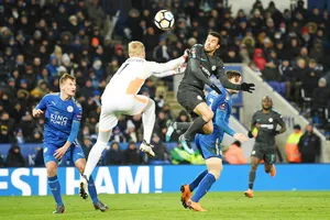 Pedro với pha đánh đầu mang về bàn thắng quyết định cho Chelsea. Ảnh: Getty Images 